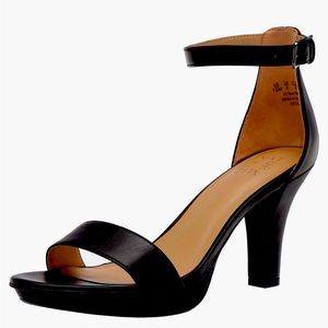 Dessa Naturalizer platform super comfortable size 8 new.